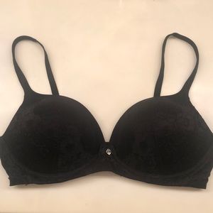 VICTORIAS SECRET 38C LACE NO-WIRE